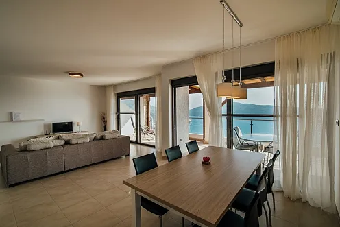 Zu verkaufende Wohnungen in Herceg Novi mit Meerblick